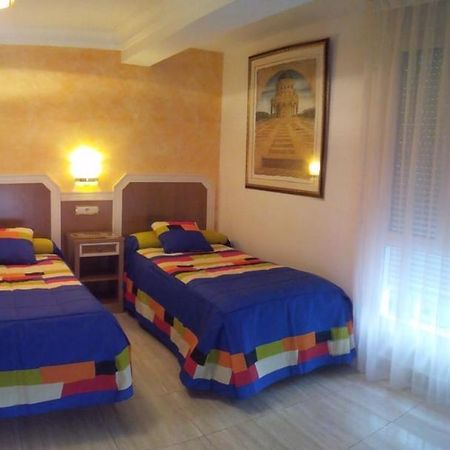 Hostal Conchi 米兰达德埃布罗 外观 照片